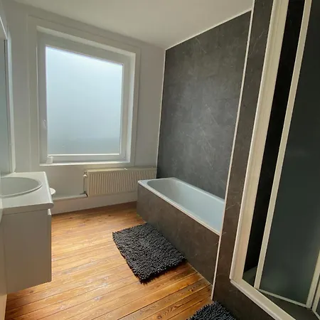 Appartement Super Zonnige En Ruime Penthouse 50m Zeedijk