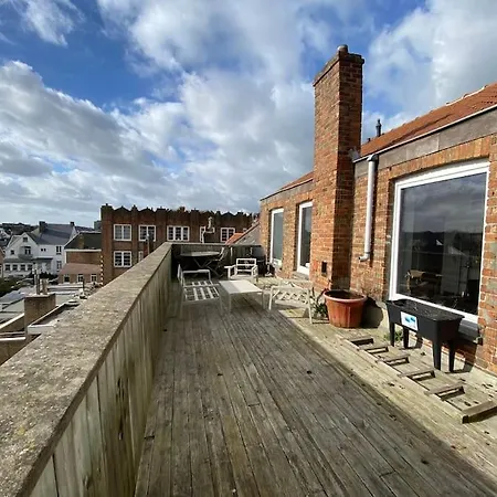 Appartement Super Zonnige En Ruime Penthouse 50m Zeedijk *